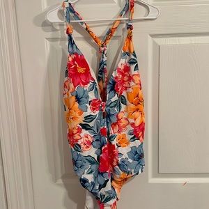 Time and tru 3X (24-26W) floral swimsuit